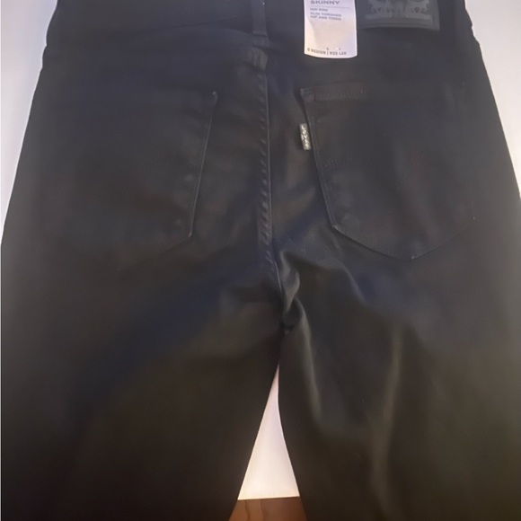 NWT Levis Women's 711 Skinny Straight Leg High-Rise Jeans Size 0 25x32 (L) - Picture 8 of 9